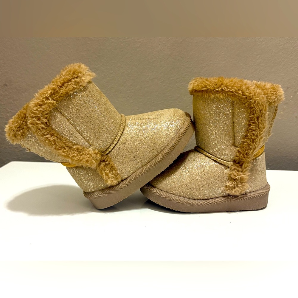 5c Gold Glitter and Tan Faux Fur Winter Boots